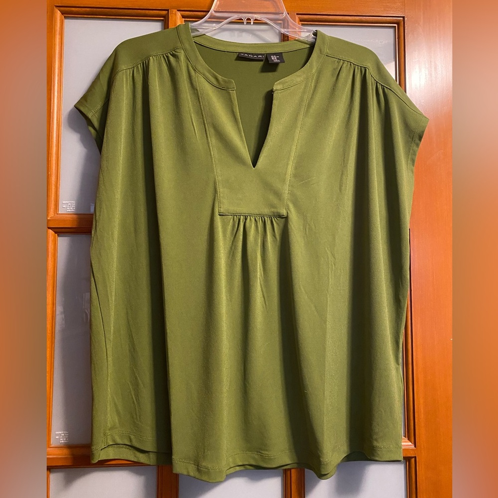 NWOT Tahari Green V-Neck Cap Sleeve Blouse XL